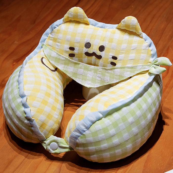 91家纺网 家纺一手货源 找家纺 仟亿莱 2025新款方巾喵格子驼峰U型枕 驼峰黄格喵