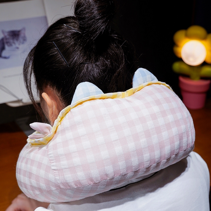 91家纺网 家纺一手货源 找家纺 （总）仟亿莱 2025新款方巾喵格子驼峰U型枕