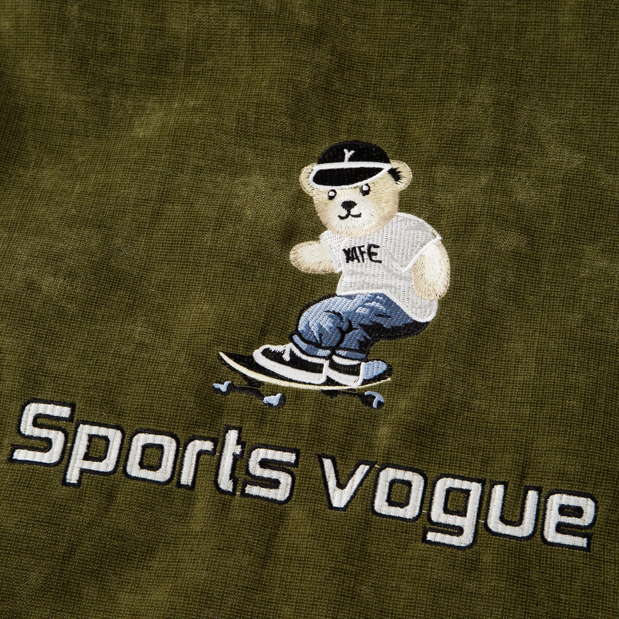 91家纺网 家纺一手货源 找家纺 多今家纺 2025新款水洗棉雪尼尔刺绣抱枕被子-滑板熊系列 滑板熊-葱绿