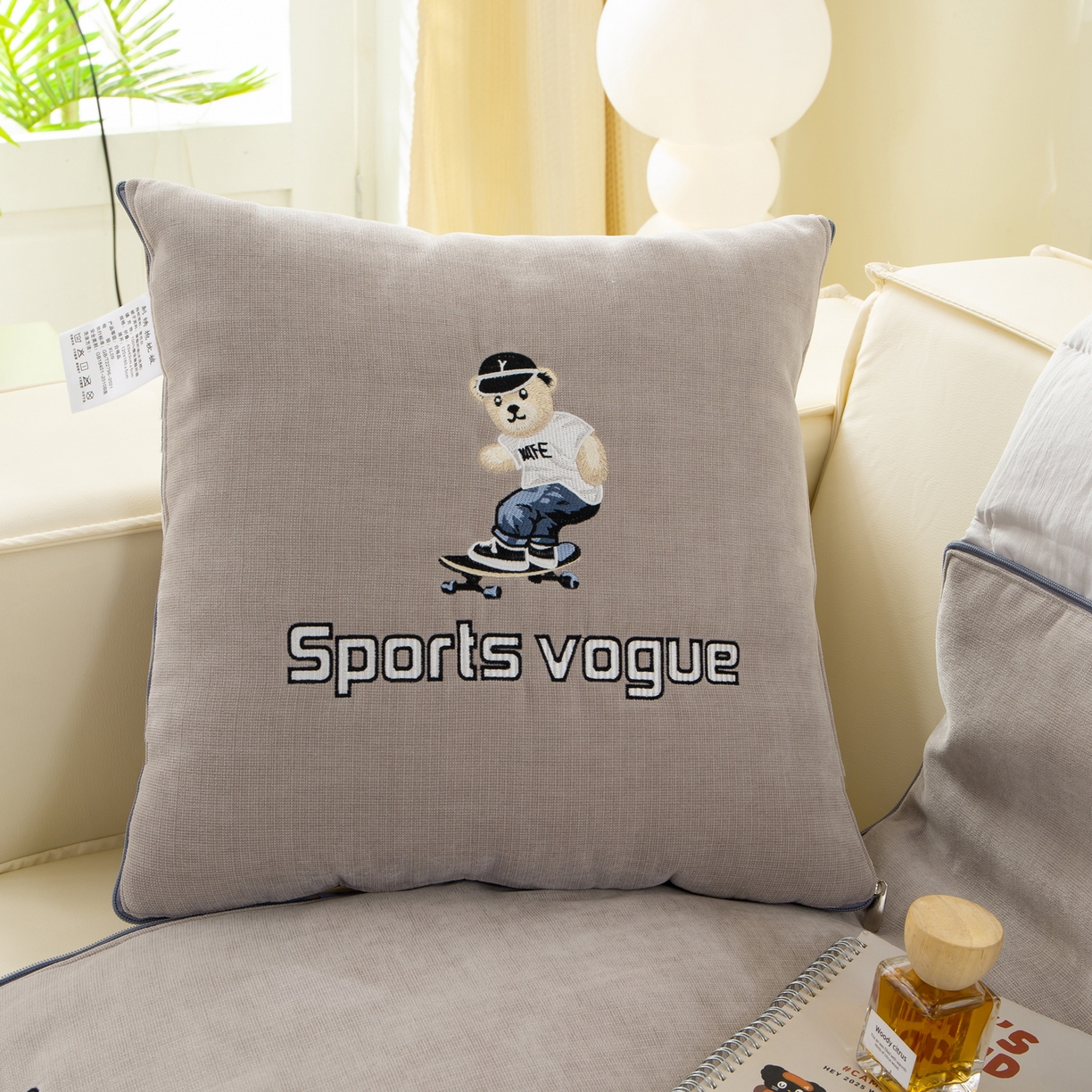 91家纺网 家纺一手货源 找家纺 （总）多今家纺 2026新款水洗棉雪尼尔刺绣抱枕被子-滑板熊系列