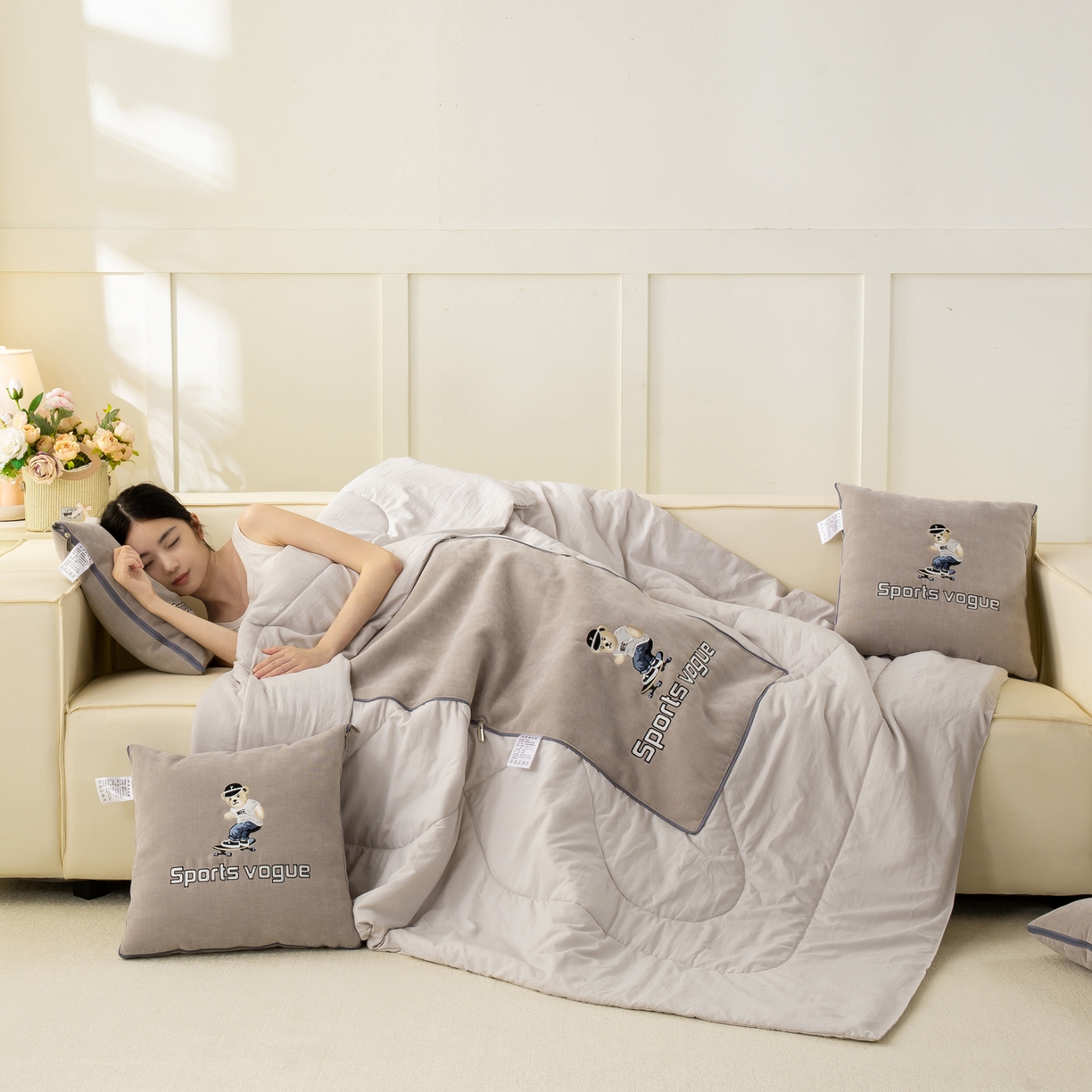 91家纺网 家纺一手货源 找家纺 （总）多今家纺 2026新款水洗棉雪尼尔刺绣抱枕被子-滑板熊系列