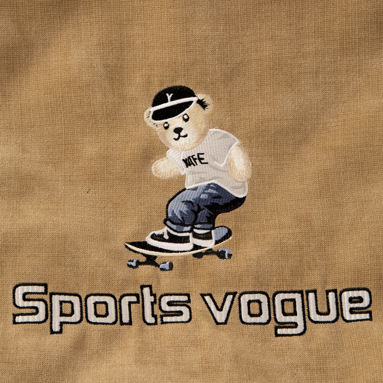 91家纺网 家纺一手货源 找家纺 多今家纺 2025新款水洗棉雪尼尔刺绣抱枕被子-滑板熊系列 滑板熊-后土黄