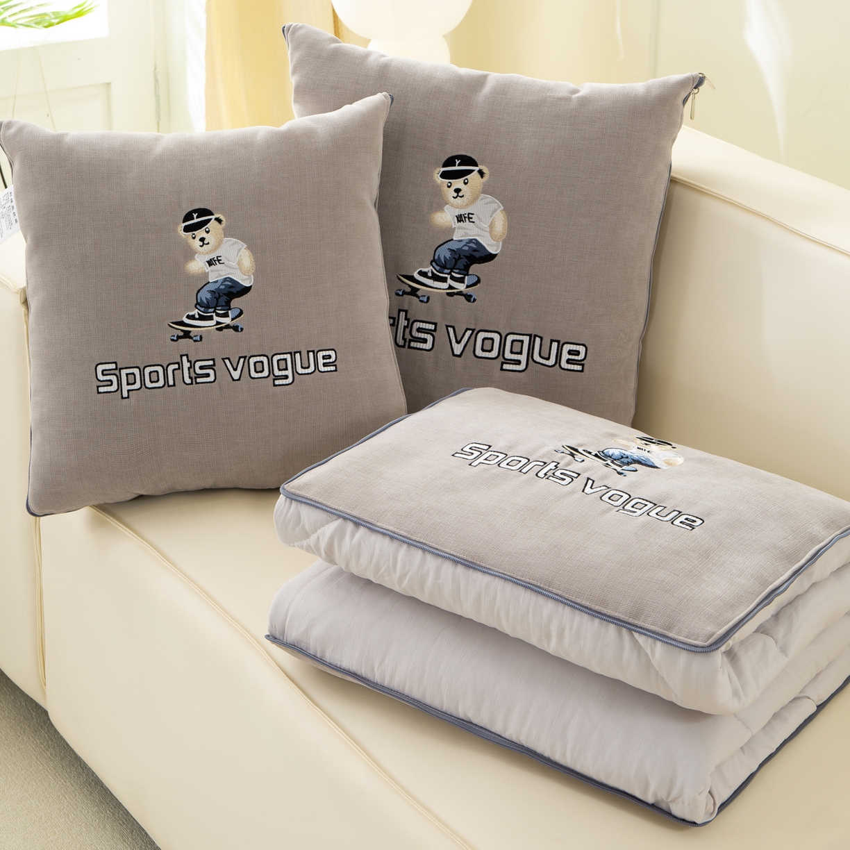 91家纺网 家纺一手货源 找家纺 （总）多今家纺 2026新款水洗棉雪尼尔刺绣抱枕被子-滑板熊系列