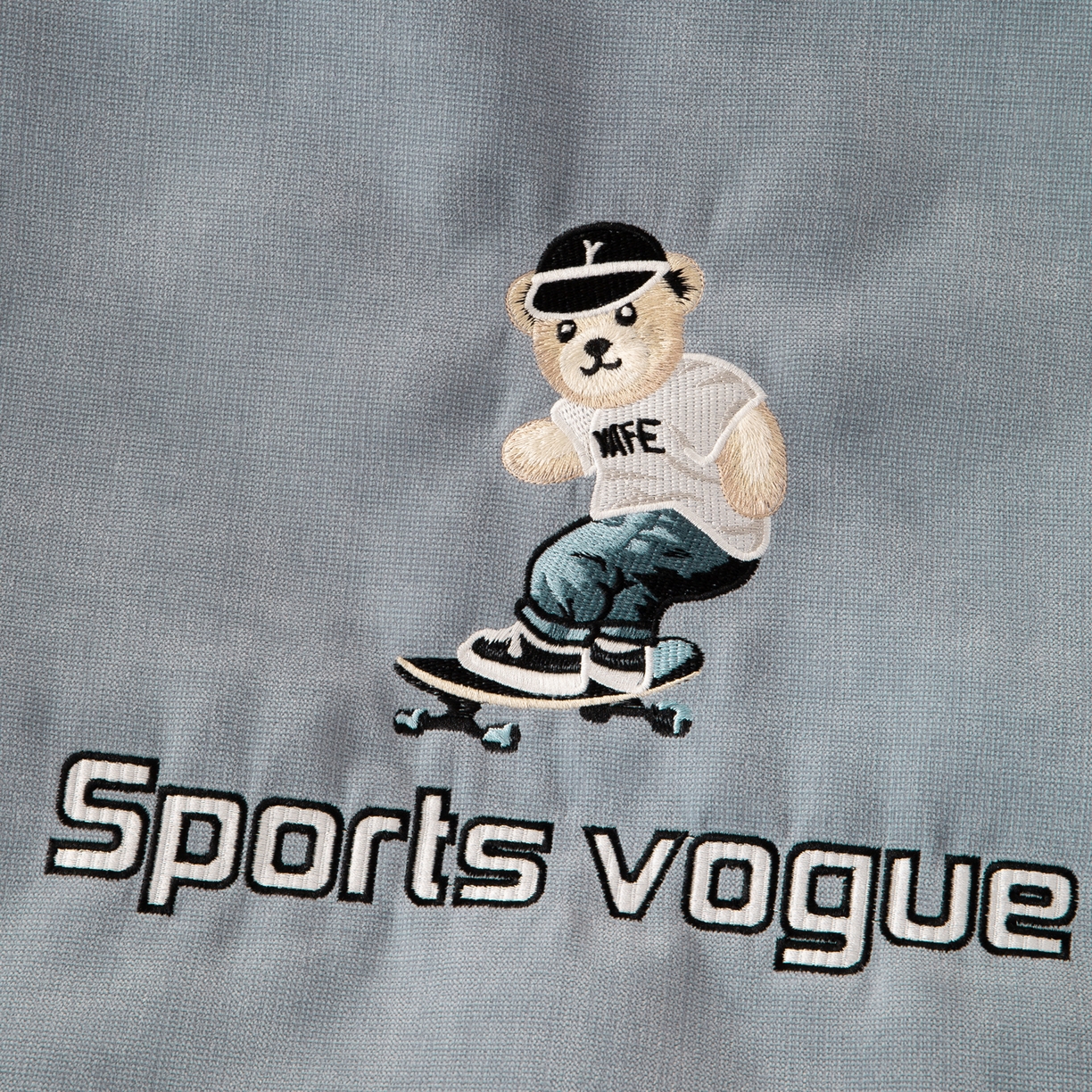 91家纺网 家纺一手货源 找家纺 多今家纺 2025新款水洗棉雪尼尔刺绣抱枕被子-滑板熊系列 滑板熊-远天蓝