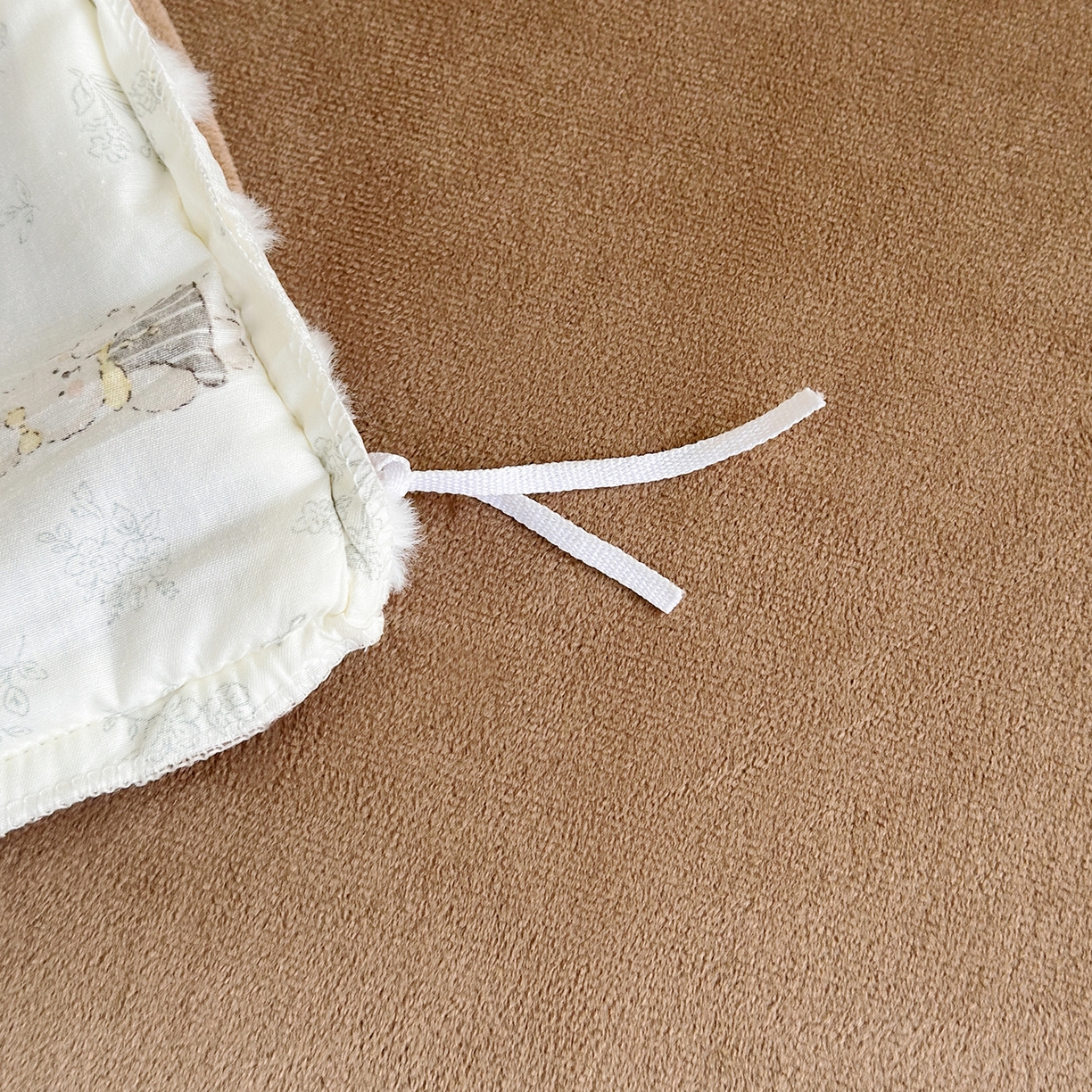 91家纺网 家纺一手货源 找家纺 怡家居 2025秋冬新款毛球花边棉加绒四件套 栗子狗