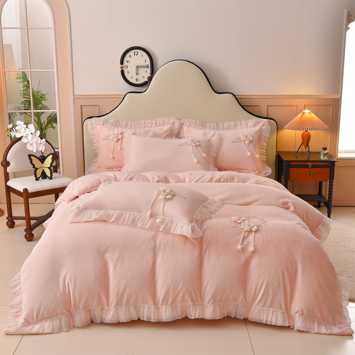 91家纺网 家纺一手货源 找家纺 （总）鼎飞家纺 2025新款A类高克重牛奶绒绣花四件套--舒蕾系列