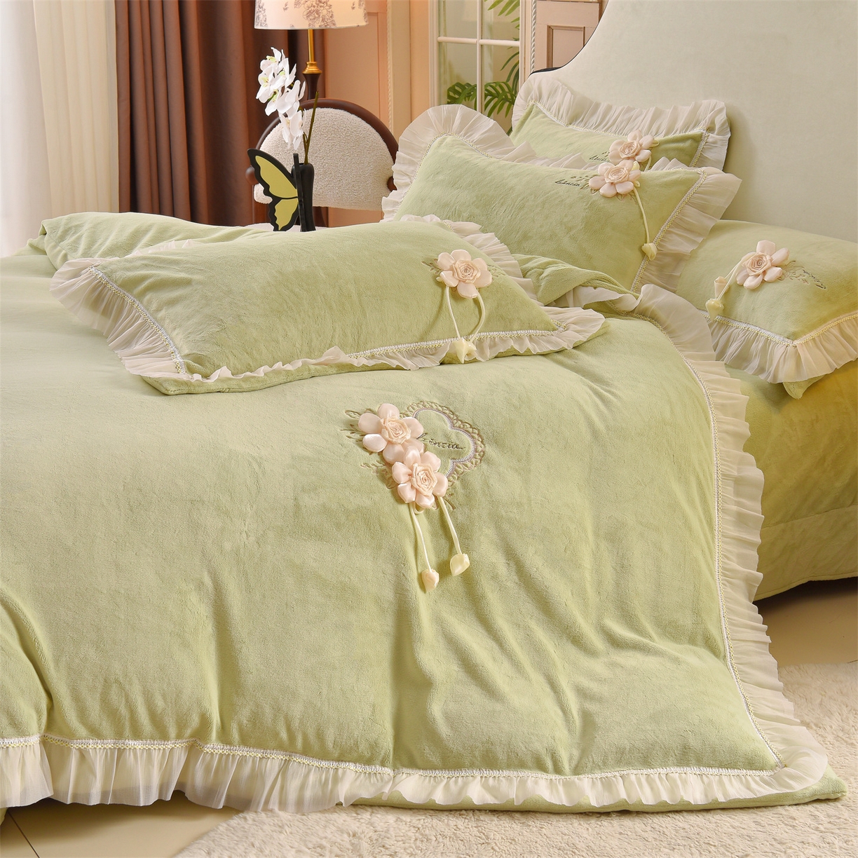 91家纺网 家纺一手货源 找家纺 （总）鼎飞家纺 2025新款A类高克重牛奶绒绣花四件套--舒蕾系列