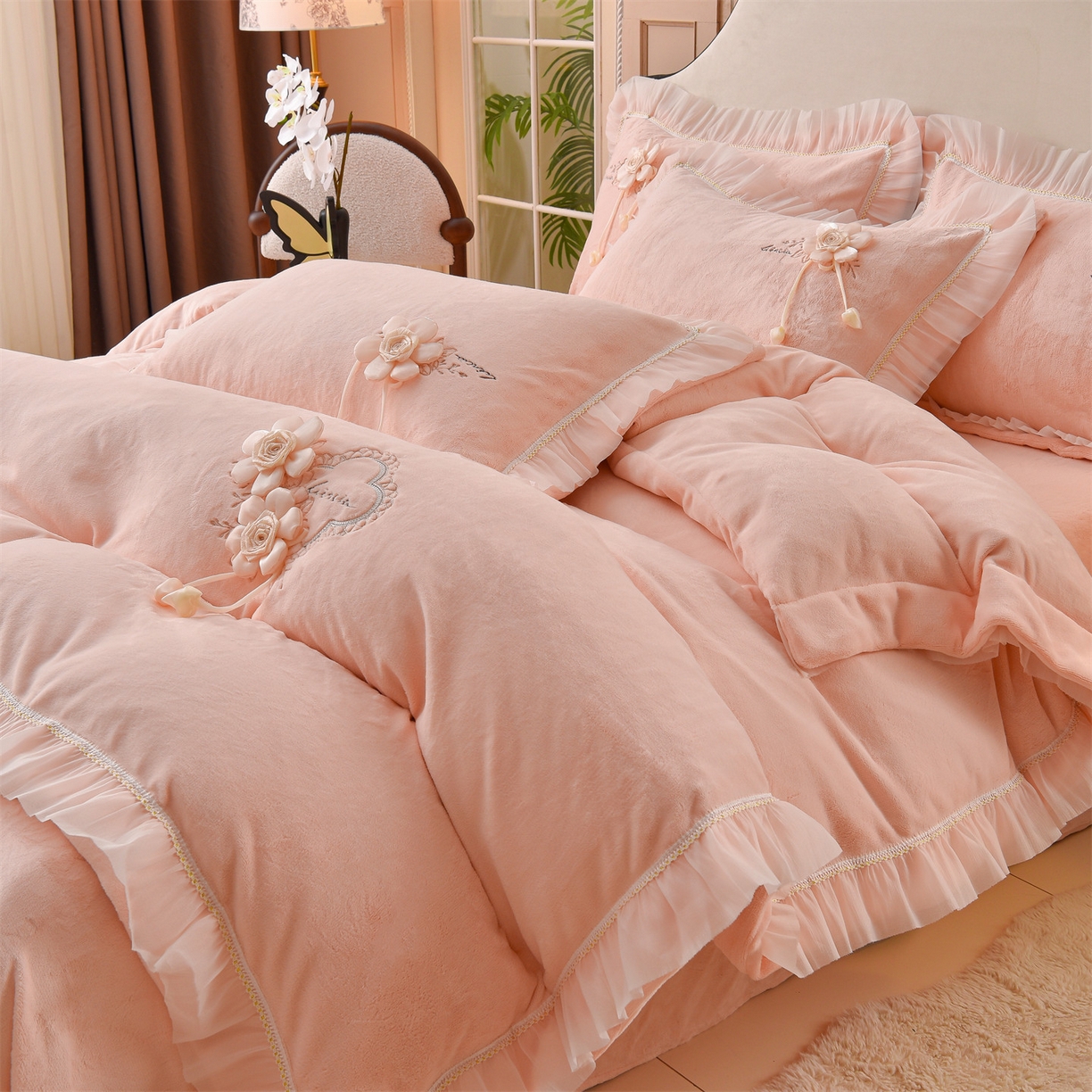 91家纺网 家纺一手货源 找家纺 鼎飞家纺 2025新款A类高克重牛奶绒绣花四件套--舒蕾系列 舒蕾-玉粉