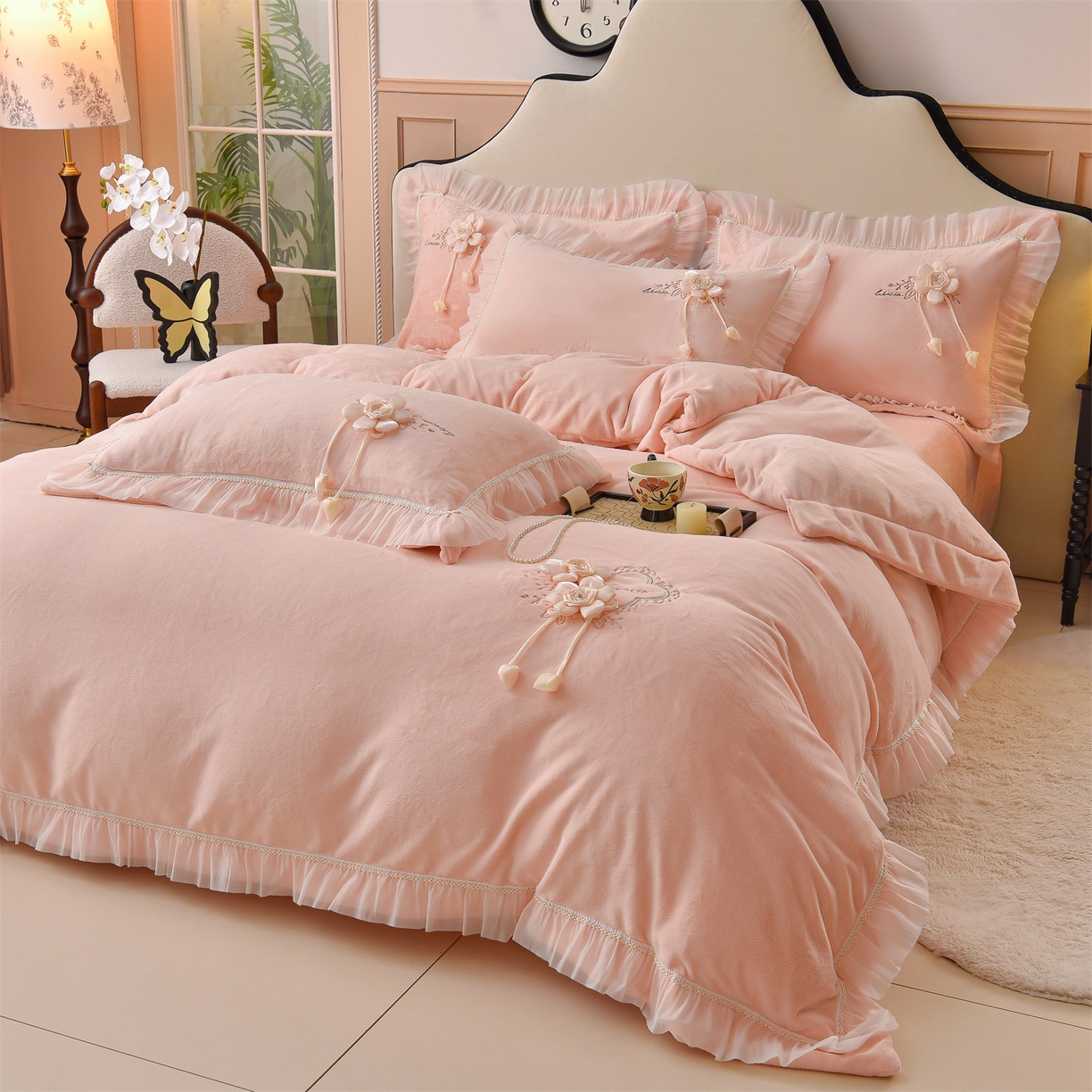 91家纺网 家纺一手货源 找家纺 鼎飞家纺 2025新款A类高克重牛奶绒绣花四件套--舒蕾系列 舒蕾-玉粉