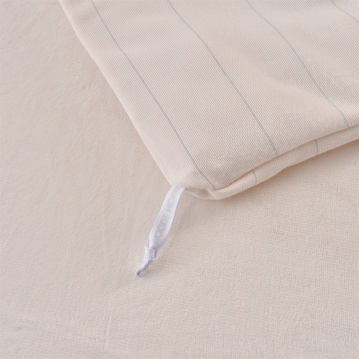 91家纺网 家纺一手货源 找家纺 鼎飞家纺 2025新款A类高克重牛奶绒绣花四件套--舒蕾系列 舒蕾-奶白