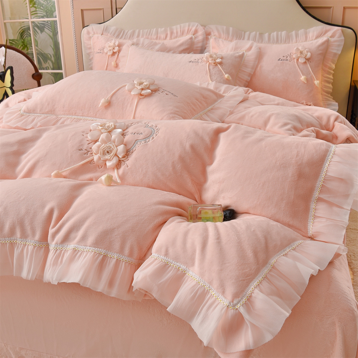 91家纺网 家纺一手货源 找家纺 鼎飞家纺 2025新款A类高克重牛奶绒绣花四件套--舒蕾系列 舒蕾-玉粉