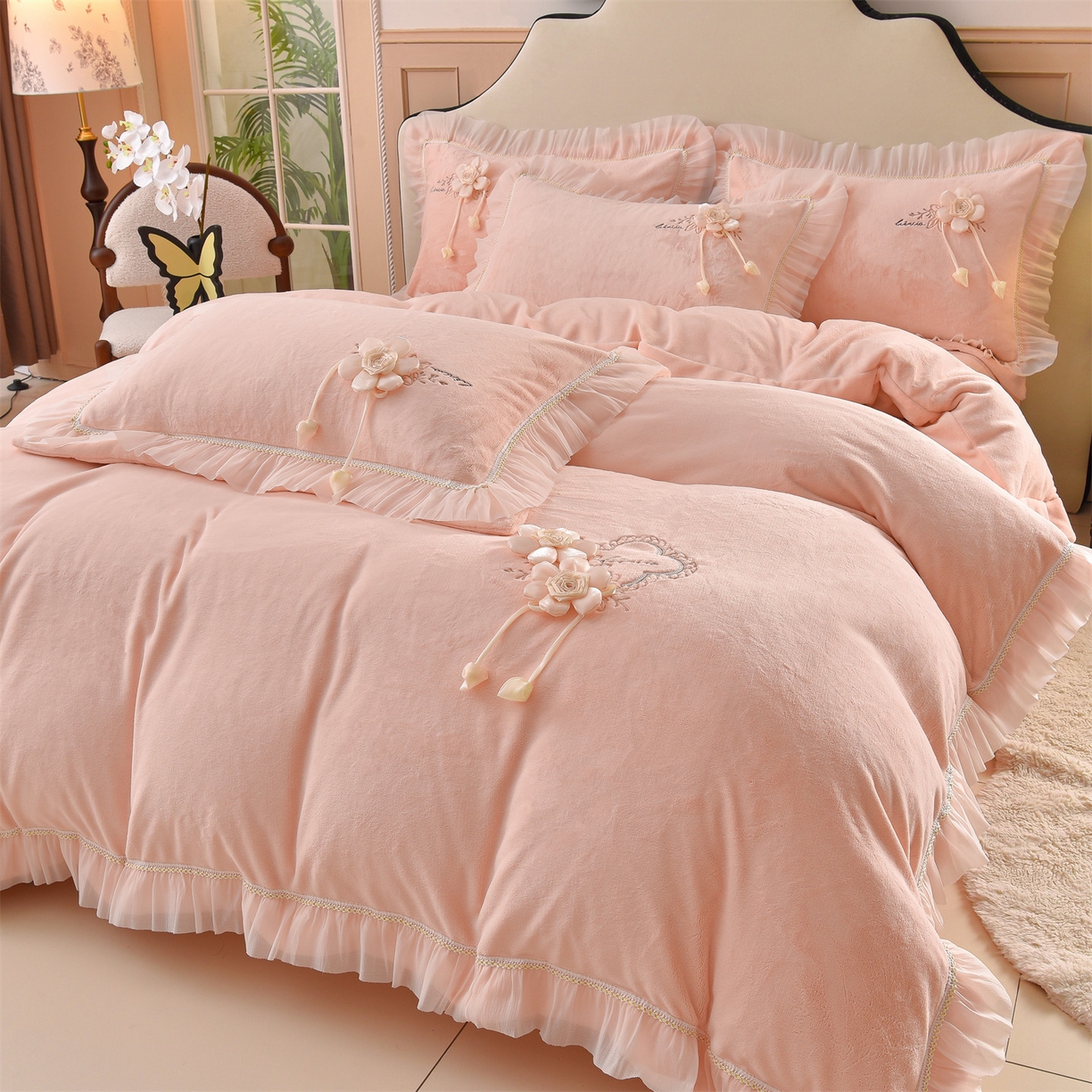 91家纺网 家纺一手货源 找家纺 鼎飞家纺 2025新款A类高克重牛奶绒绣花四件套--舒蕾系列 舒蕾-玉粉