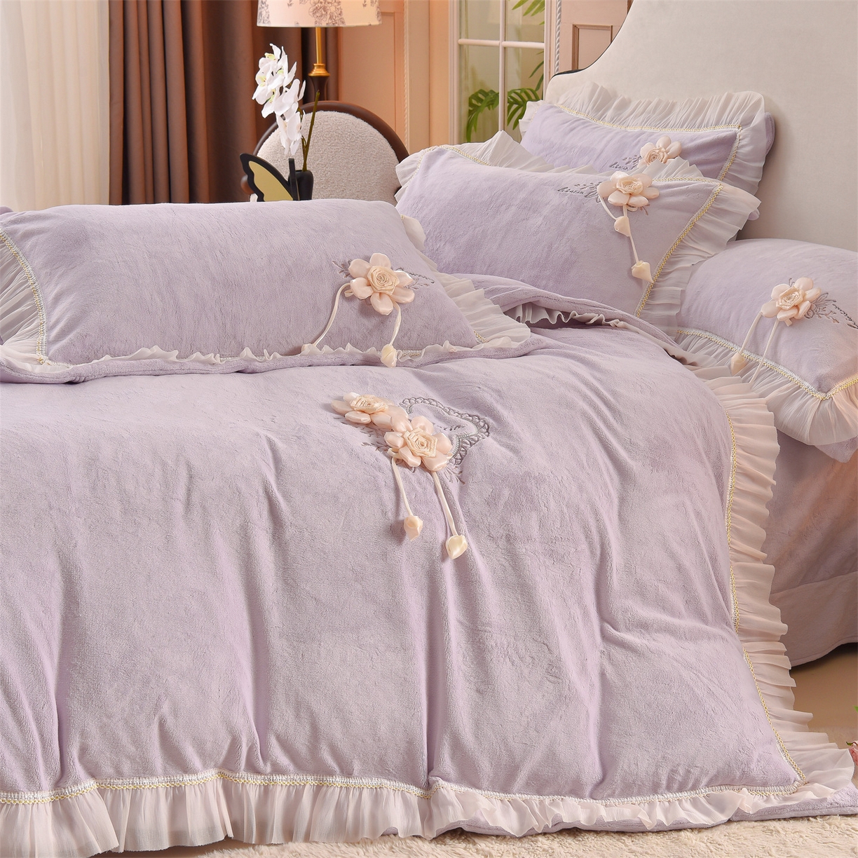 91家纺网 家纺一手货源 找家纺 鼎飞家纺 2025新款A类高克重牛奶绒绣花四件套--舒蕾系列 舒蕾-梦紫