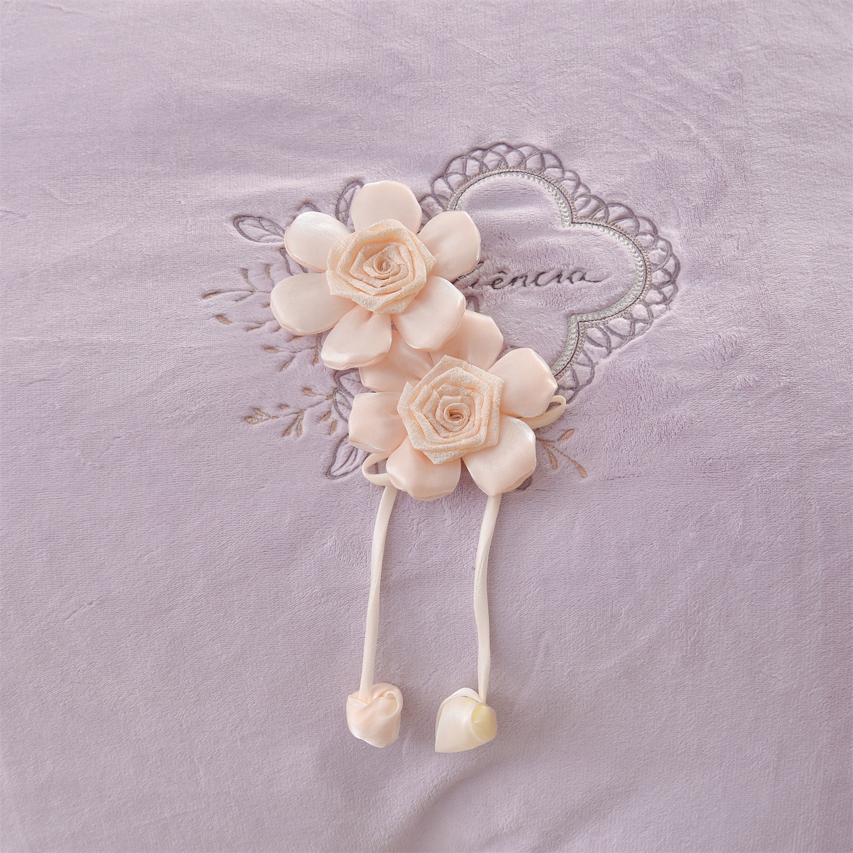 91家纺网 家纺一手货源 找家纺 鼎飞家纺 2025新款A类高克重牛奶绒绣花四件套--舒蕾系列 舒蕾-梦紫