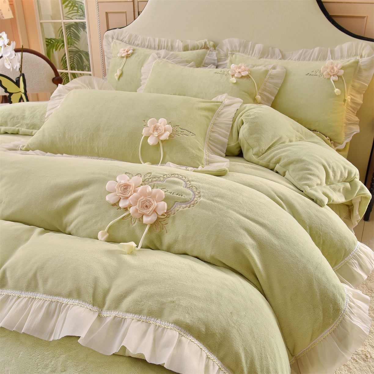 91家纺网 家纺一手货源 找家纺 鼎飞家纺 2025新款A类高克重牛奶绒绣花四件套--舒蕾系列 舒蕾-芬绿