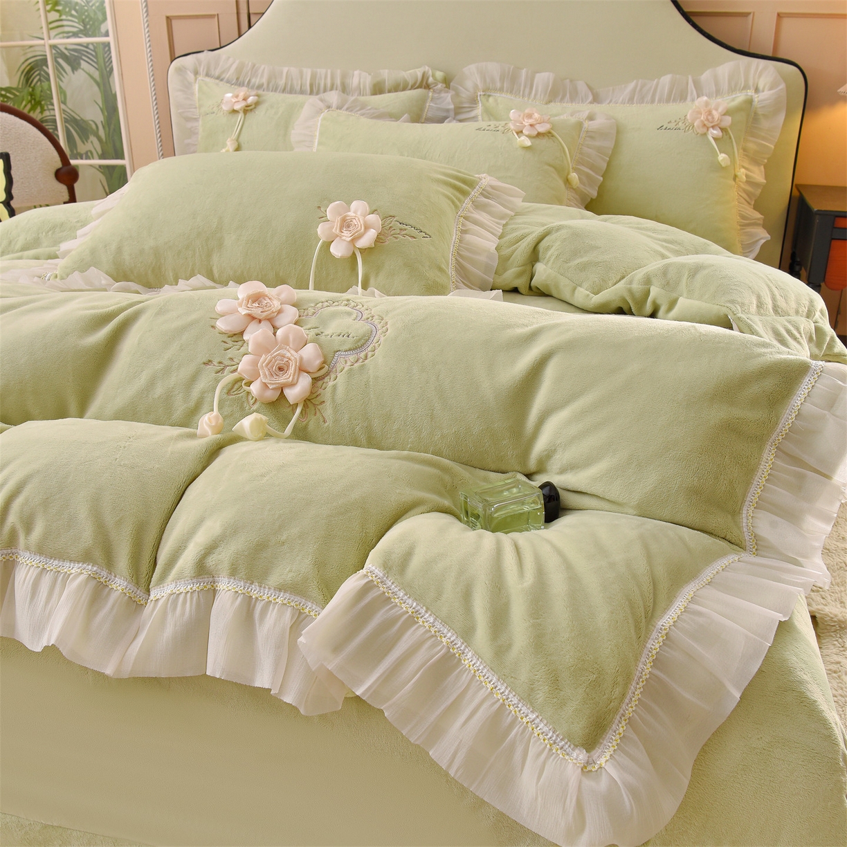 91家纺网 家纺一手货源 找家纺 鼎飞家纺 2025新款A类高克重牛奶绒绣花四件套--舒蕾系列 舒蕾-芬绿