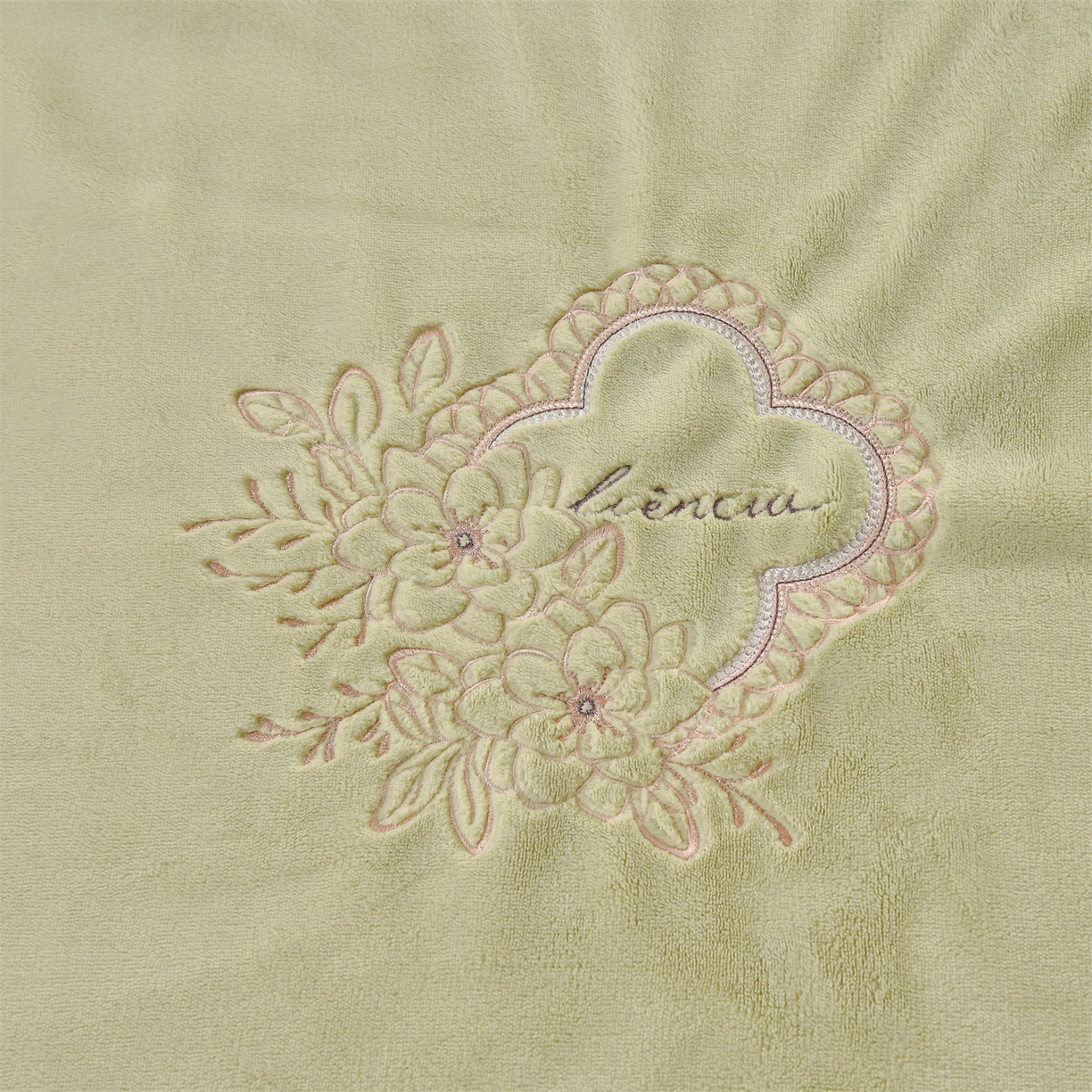 91家纺网 家纺一手货源 找家纺 鼎飞家纺 2025新款A类高克重牛奶绒绣花四件套--舒蕾系列 舒蕾-芬绿