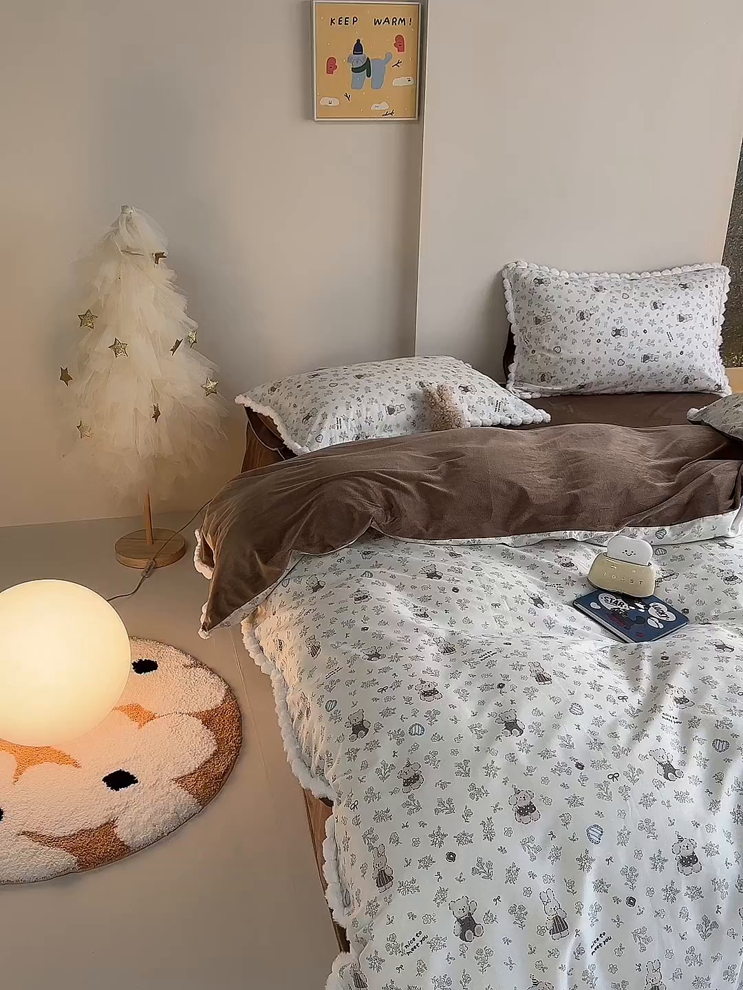 91家纺网 家纺一手货源 找家纺 怡家居 2025秋冬新款毛球花边棉加绒四件套 栗子狗