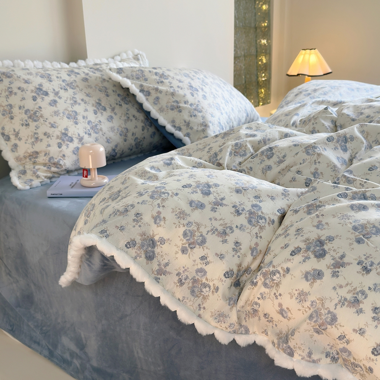 91家纺网 家纺一手货源 找家纺 怡家居 2025秋冬新款毛球花边棉加绒四件套 千代兰