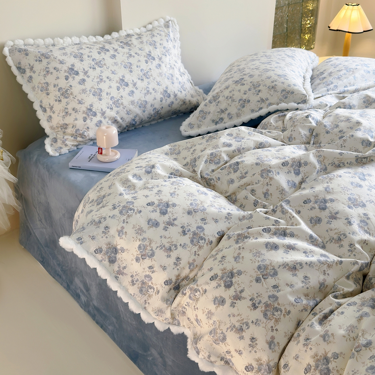 91家纺网 家纺一手货源 找家纺 怡家居 2025秋冬新款毛球花边棉加绒四件套 千代兰