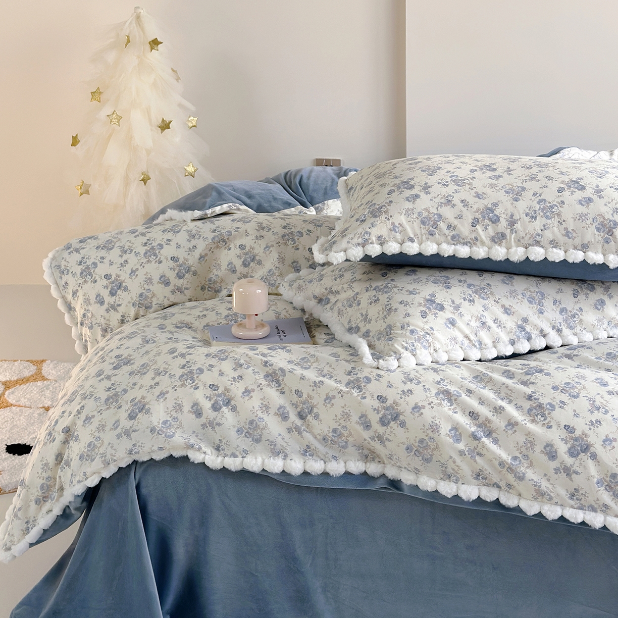 91家纺网 家纺一手货源 找家纺 怡家居 2025秋冬新款毛球花边棉加绒四件套 千代兰