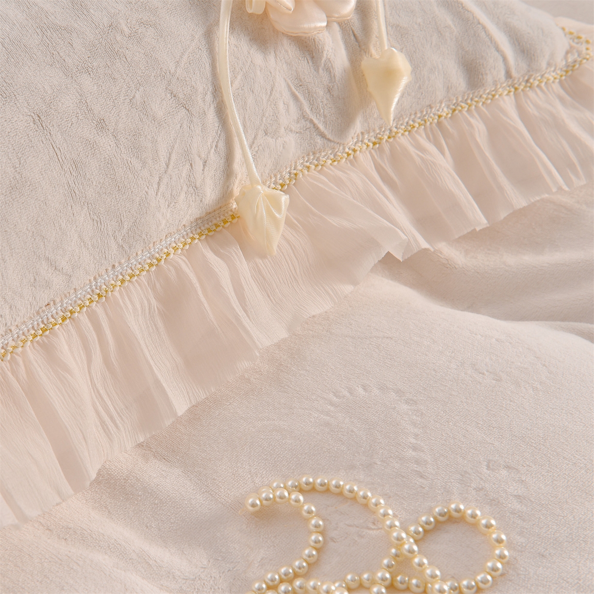 91家纺网 家纺一手货源 找家纺 鼎飞家纺 2025新款A类高克重牛奶绒绣花四件套--舒蕾系列 舒蕾-奶白