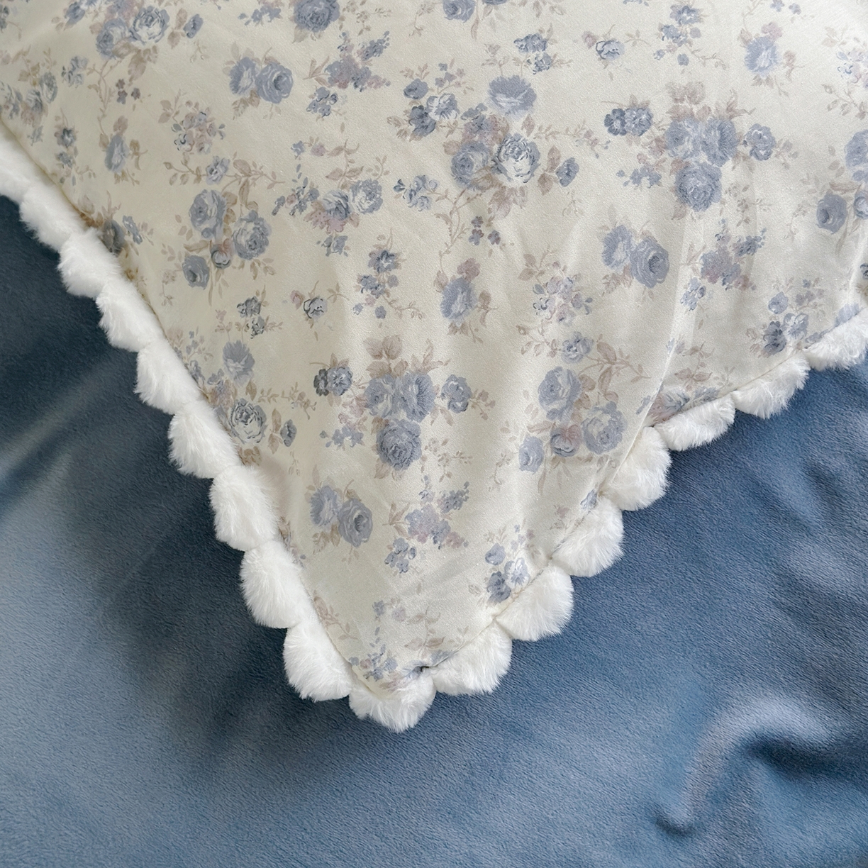 91家纺网 家纺一手货源 找家纺 怡家居 2025秋冬新款毛球花边棉加绒四件套 千代兰