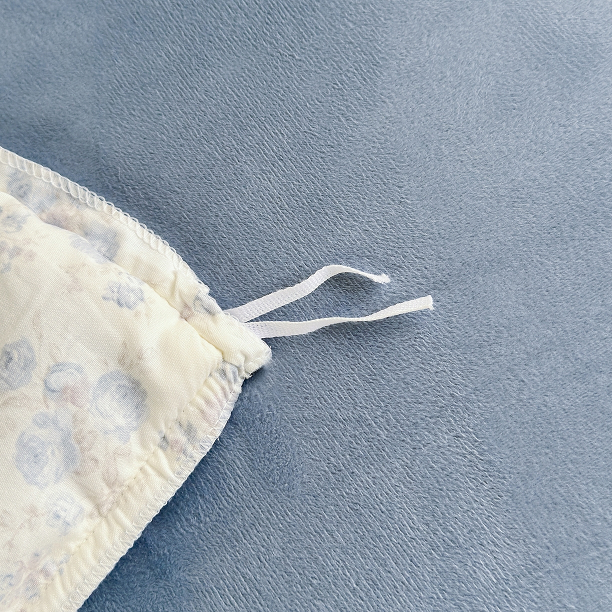 91家纺网 家纺一手货源 找家纺 怡家居 2025秋冬新款毛球花边棉加绒四件套 千代兰