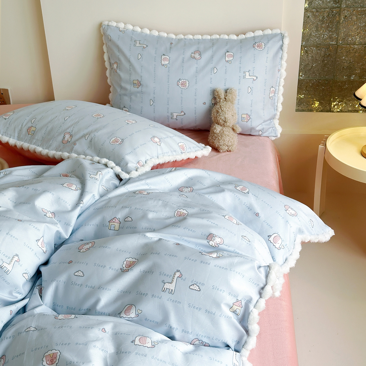 91家纺网 家纺一手货源 找家纺 怡家居 2025秋冬新款毛球花边棉加绒四件套 童趣