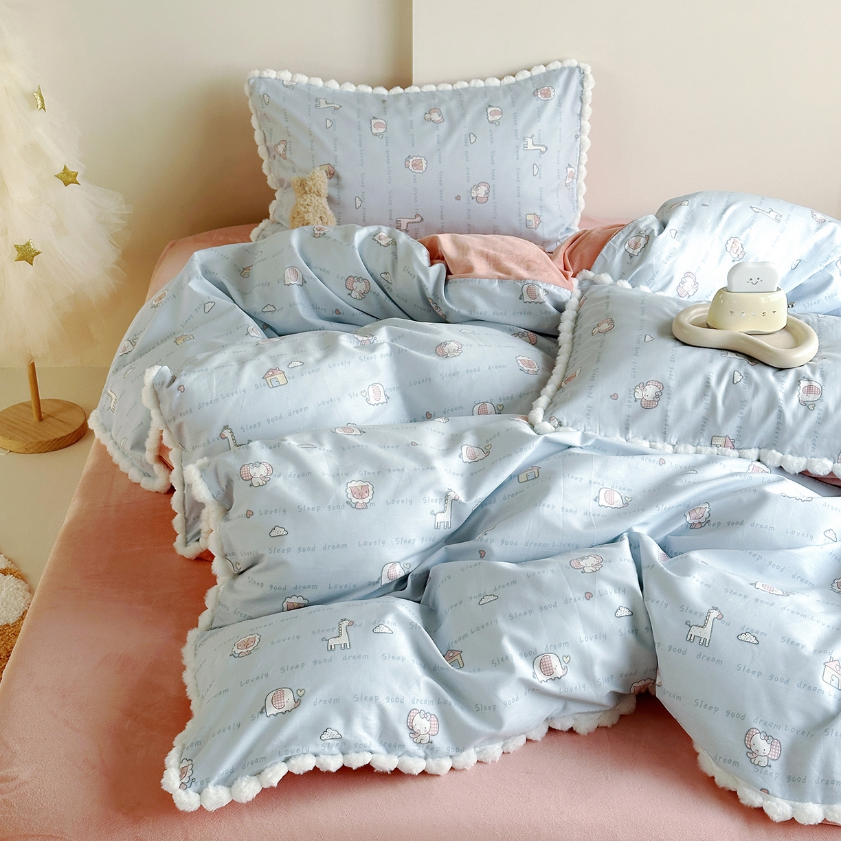 91家纺网 家纺一手货源 找家纺 怡家居 2025秋冬新款毛球花边棉加绒四件套 童趣