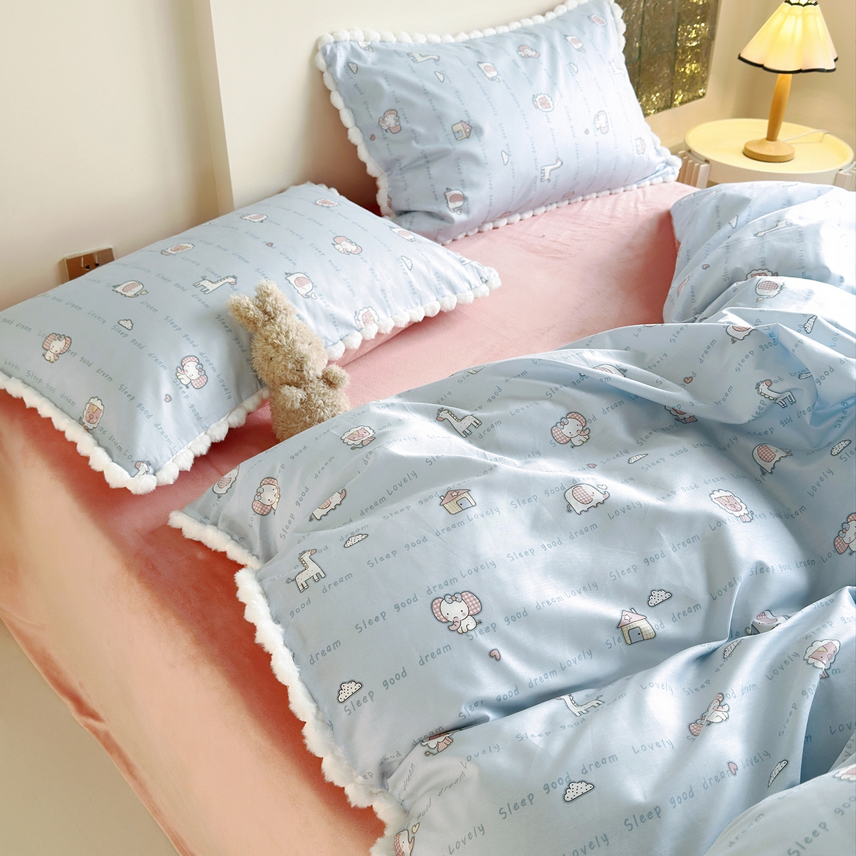 91家纺网 家纺一手货源 找家纺 怡家居 2025秋冬新款毛球花边棉加绒四件套 童趣