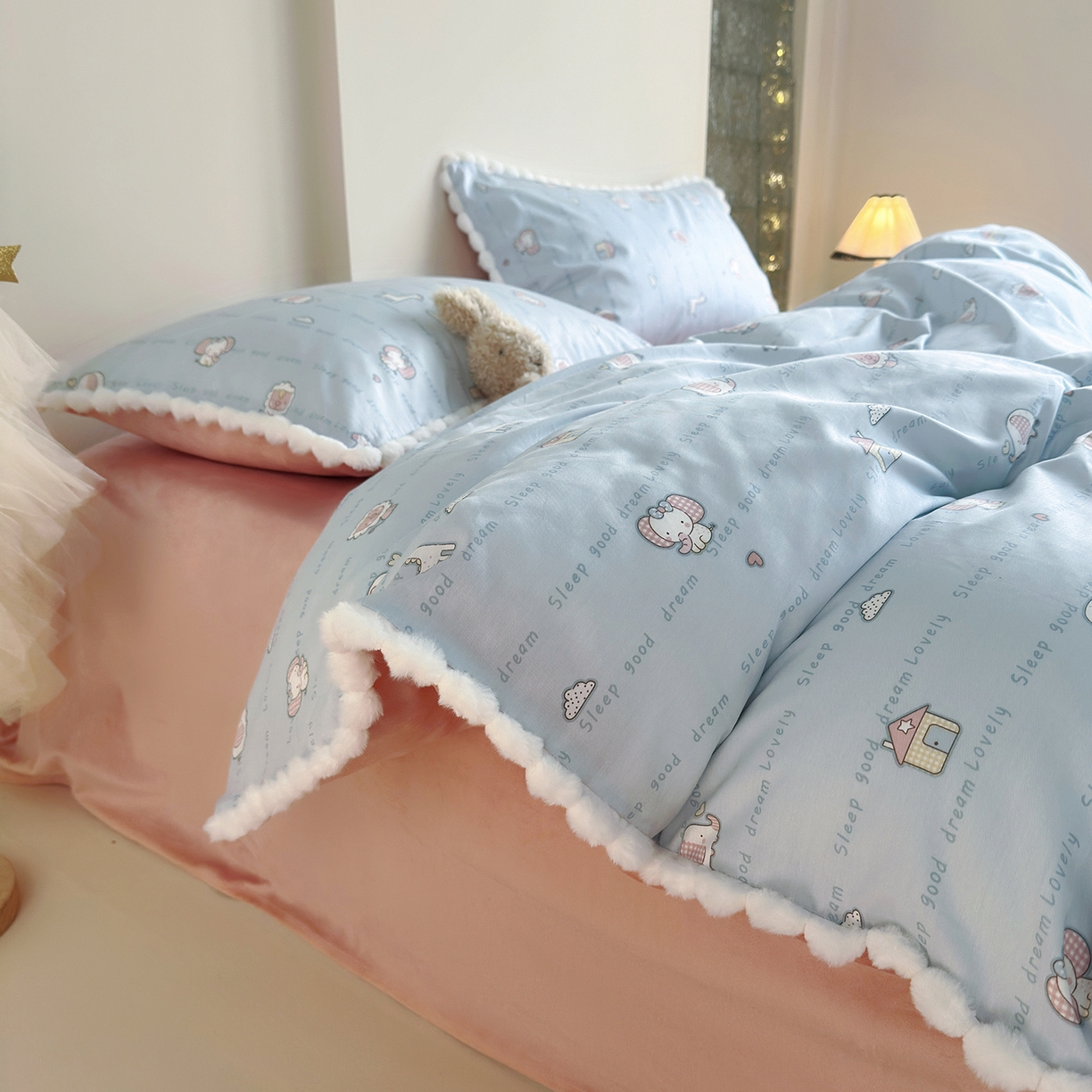 91家纺网 家纺一手货源 找家纺 怡家居 2025秋冬新款毛球花边棉加绒四件套 童趣