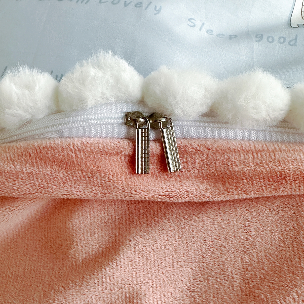 91家纺网 家纺一手货源 找家纺 怡家居 2025秋冬新款毛球花边棉加绒四件套 童趣