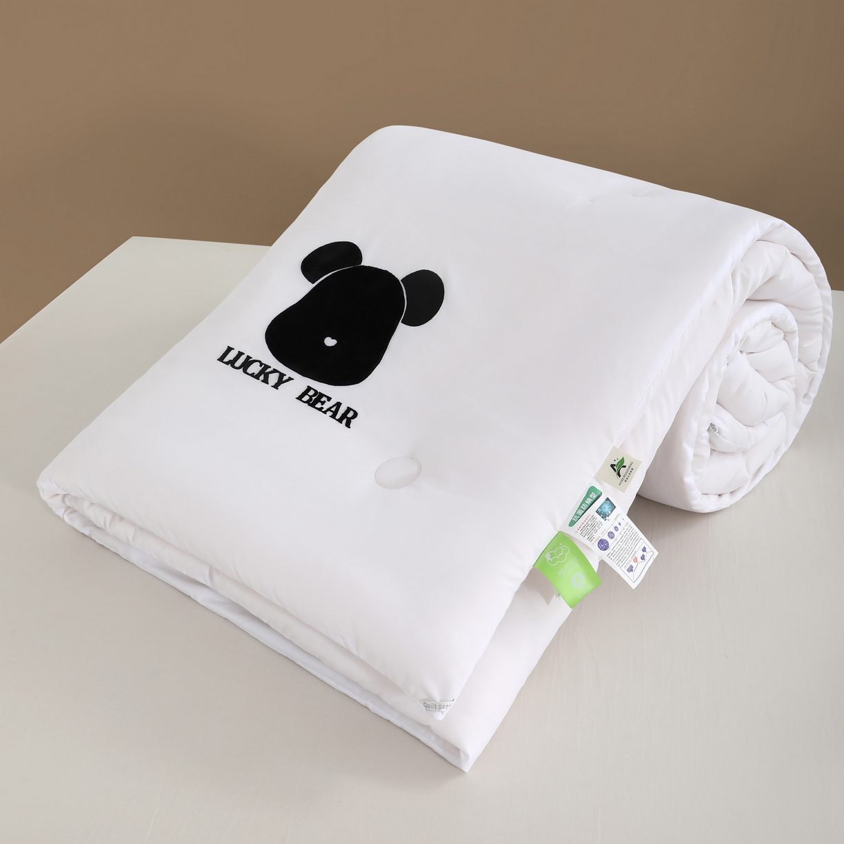 91家纺网 家纺一手货源 找家纺 瑶瑶家居 2025年新款黑熊被被子被芯 礼品定制款 白色