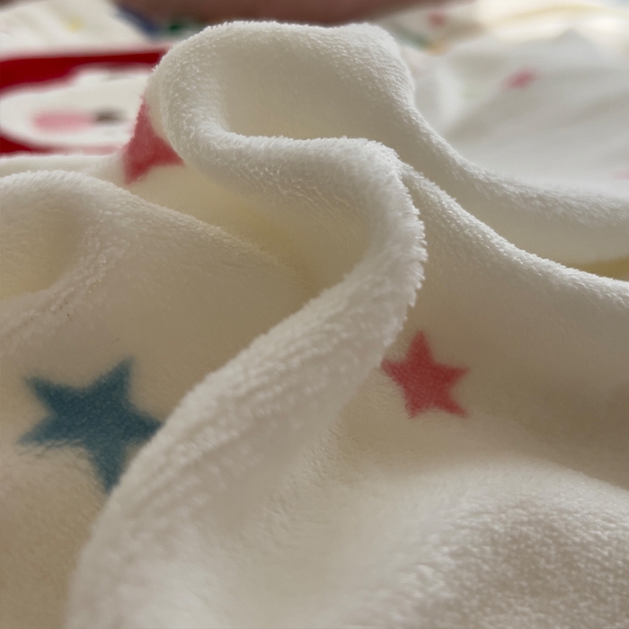 91家纺网 家纺一手货源 找家纺 原素 2025秋冬加厚牛奶绒毛巾绣四件套 苹果小熊-绒毛巾绣