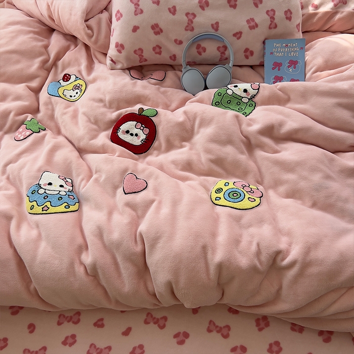 91家纺网 家纺一手货源 找家纺 原素 2025秋冬加厚牛奶绒毛巾绣四件套 豹纹蛋糕猫-绒毛巾绣