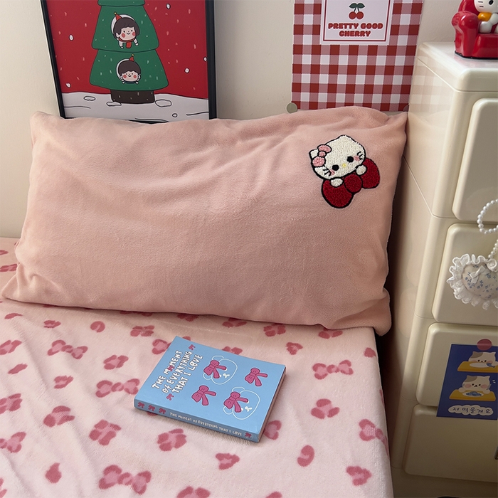 91家纺网 家纺一手货源 找家纺 原素 2025秋冬加厚牛奶绒毛巾绣四件套 豹纹蛋糕猫-绒毛巾绣