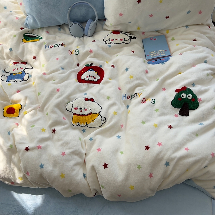 91家纺网 家纺一手货源 找家纺 原素 2025秋冬加厚牛奶绒毛巾绣四件套 萌狗奶团-绒毛巾绣