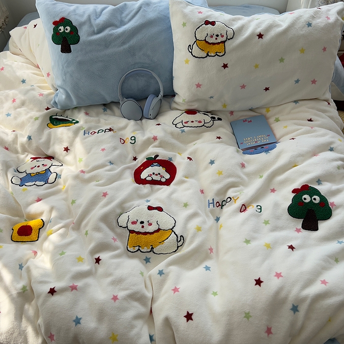 91家纺网 家纺一手货源 找家纺 原素 2025秋冬加厚牛奶绒毛巾绣四件套 萌狗奶团-绒毛巾绣