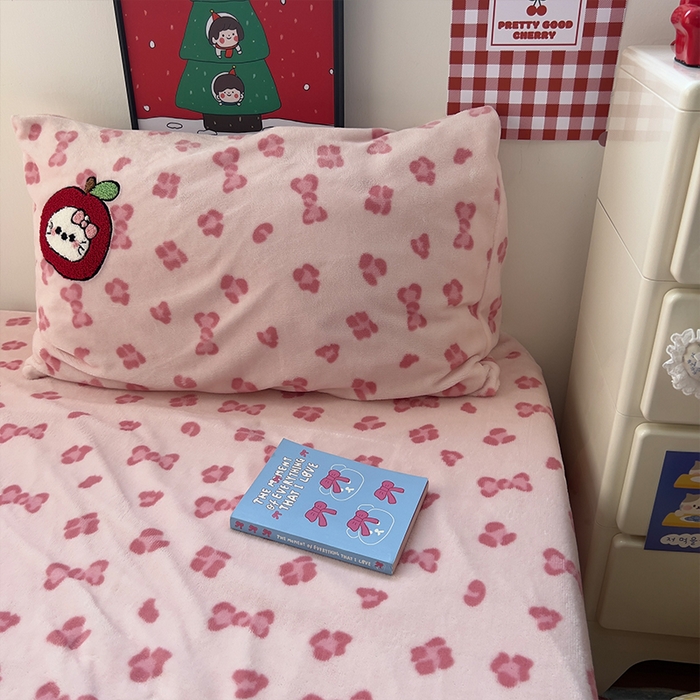 91家纺网 家纺一手货源 找家纺 原素 2025秋冬加厚牛奶绒毛巾绣四件套 豹纹蛋糕猫-绒毛巾绣