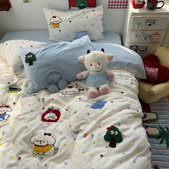 91家纺网 家纺一手货源 找家纺 原素 2025秋冬加厚牛奶绒毛巾绣四件套 萌狗奶团-绒毛巾绣