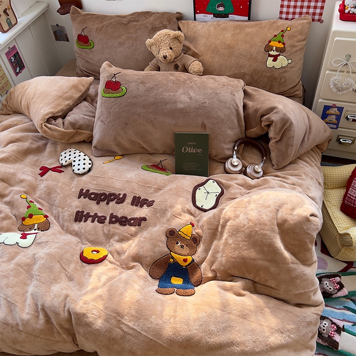 91家纺网 家纺一手货源 找家纺 原素 2025秋冬加厚牛奶绒毛巾绣四件套 小熊奶盖-绒毛巾绣