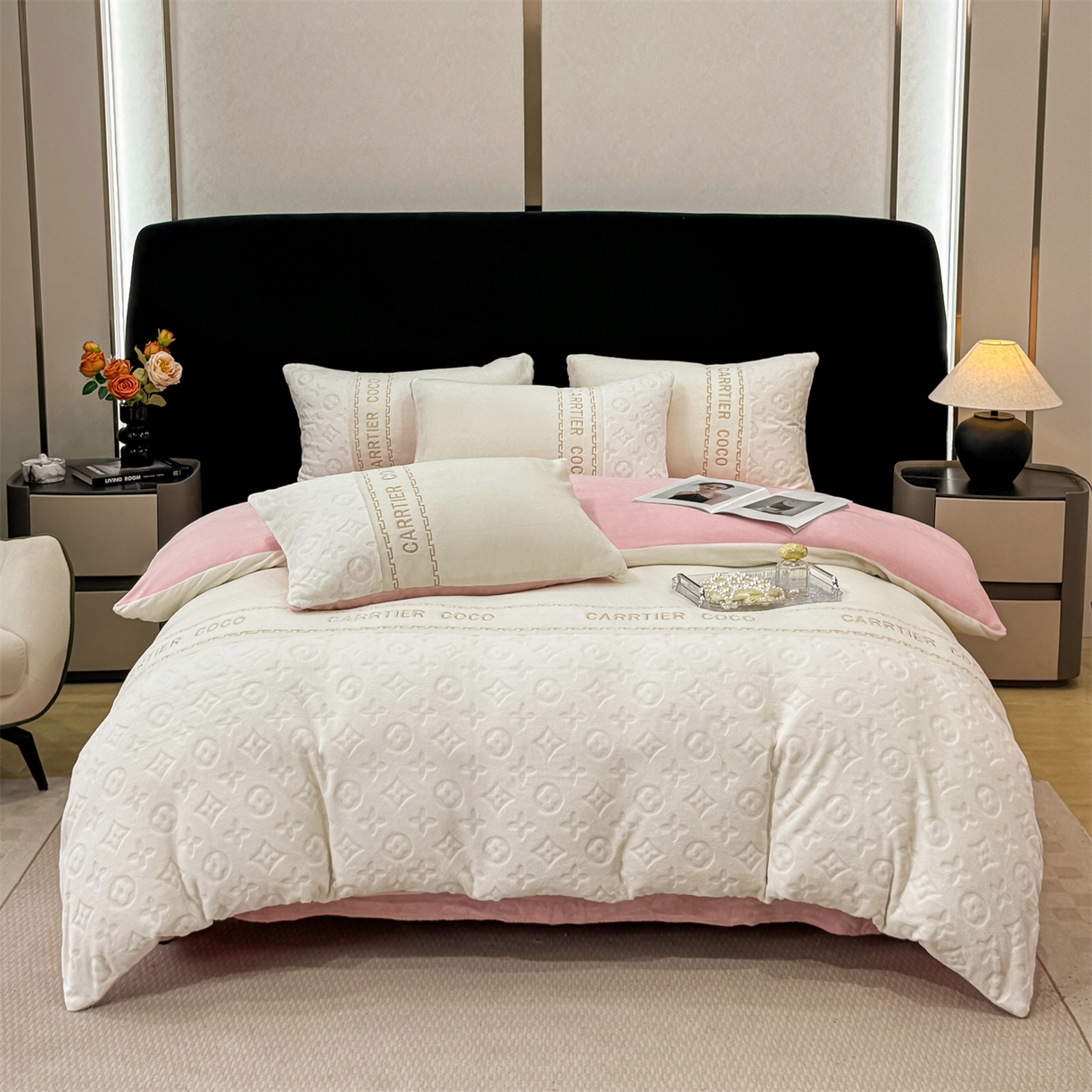 91家纺网 家纺一手货源 找家纺 灰鲸 2025新款牛奶绒拼接刺绣雕花四件套-威登 威登-奶昔白+可可粉