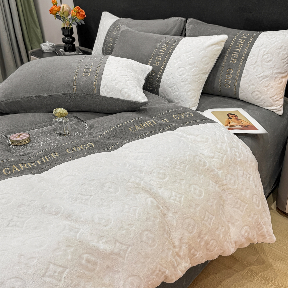 91家纺网 家纺一手货源 找家纺 灰鲸 2025新款牛奶绒拼接刺绣雕花四件套-威登 威登-绅士灰