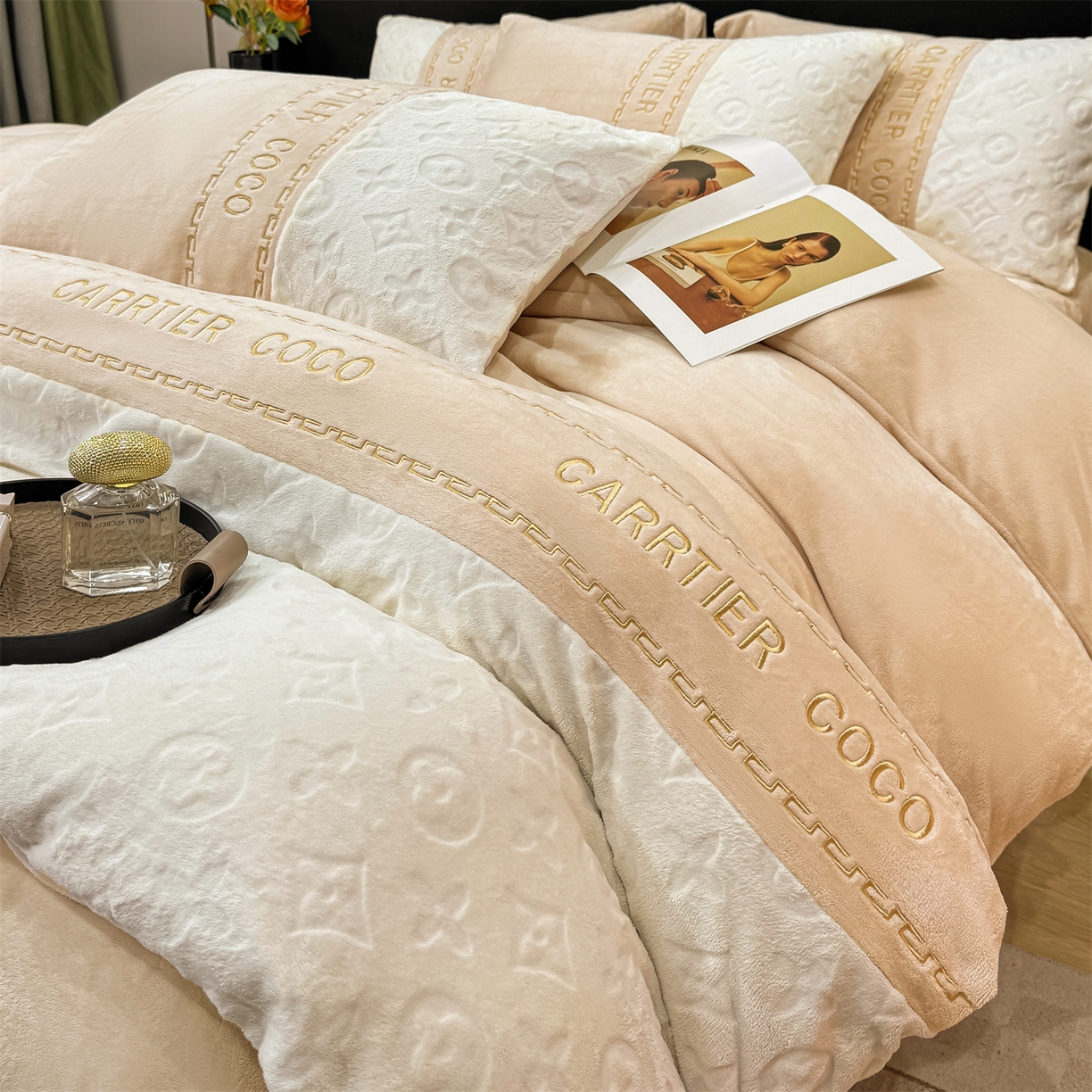 91家纺网 家纺一手货源 找家纺 （总）灰鲸 2025新款牛奶绒拼接刺绣雕花四件套-威登