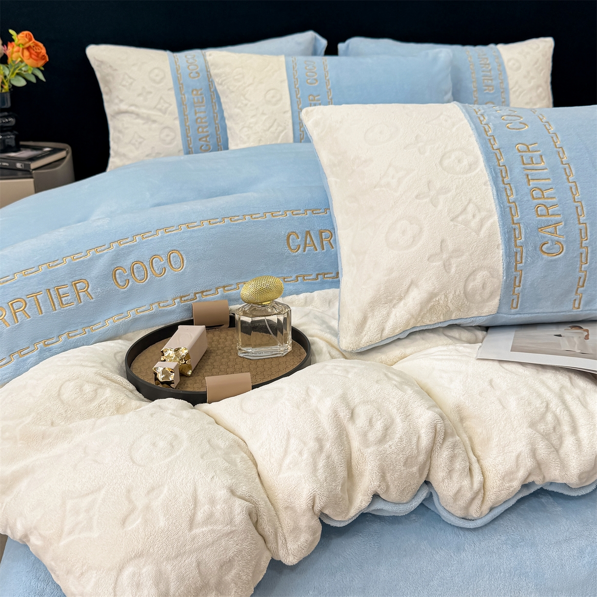 91家纺网 家纺一手货源 找家纺 灰鲸 2025新款牛奶绒拼接刺绣雕花四件套-威登 威登-繁星蓝