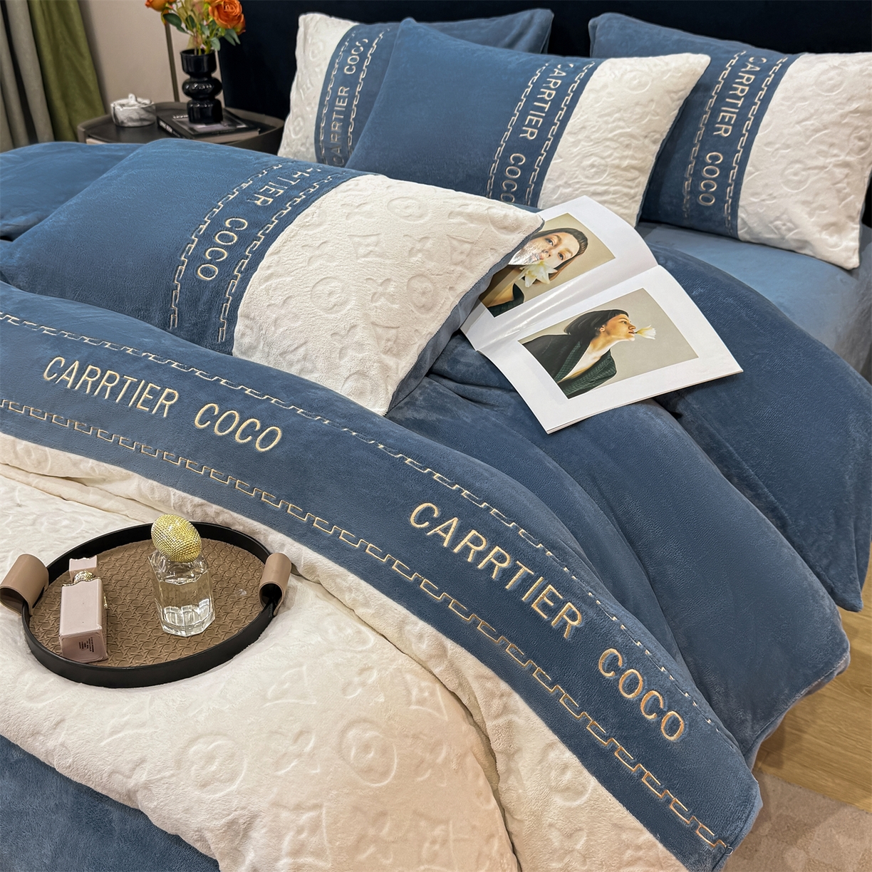 91家纺网 家纺一手货源 找家纺 灰鲸 2025新款牛奶绒拼接刺绣雕花四件套-威登 威登-宾利蓝