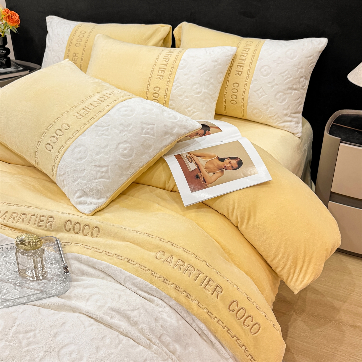 91家纺网 家纺一手货源 找家纺 灰鲸 2025新款牛奶绒拼接刺绣雕花四件套-威登 威登-奶黄