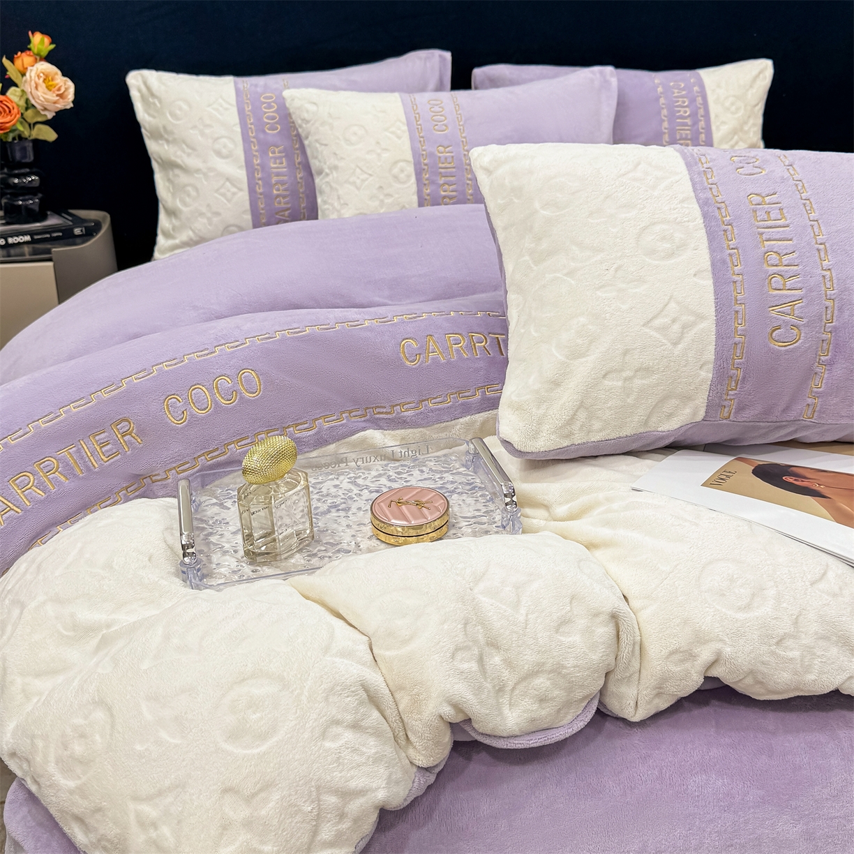 91家纺网 家纺一手货源 找家纺 灰鲸 2025新款牛奶绒拼接刺绣雕花四件套-威登 威登-风铃紫