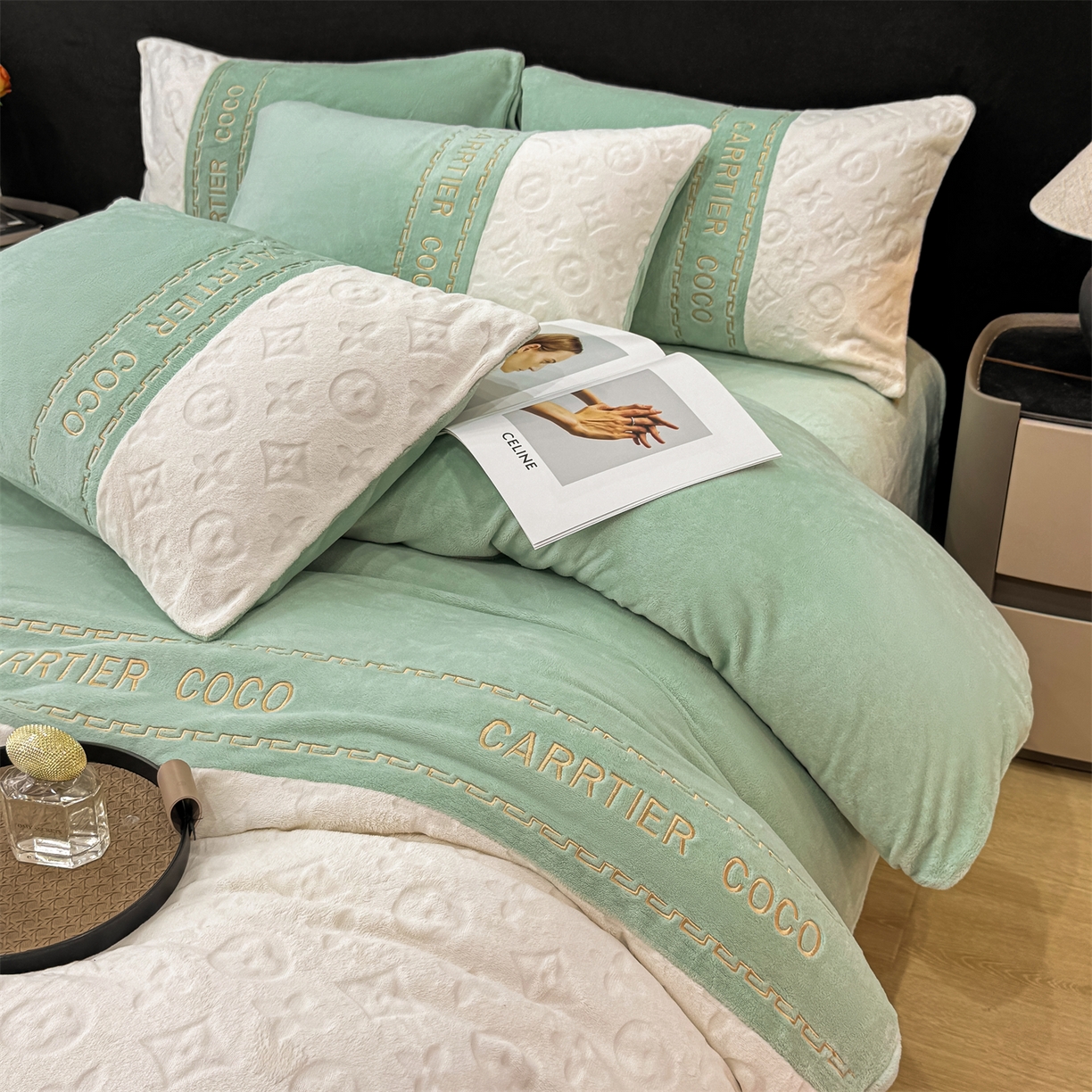 91家纺网 家纺一手货源 找家纺 灰鲸 2025新款牛奶绒拼接刺绣雕花四件套-威登 威登-抹茶绿